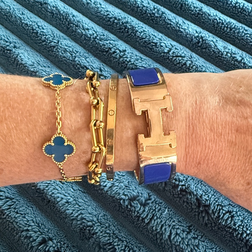 H bracelet 💙💙💙